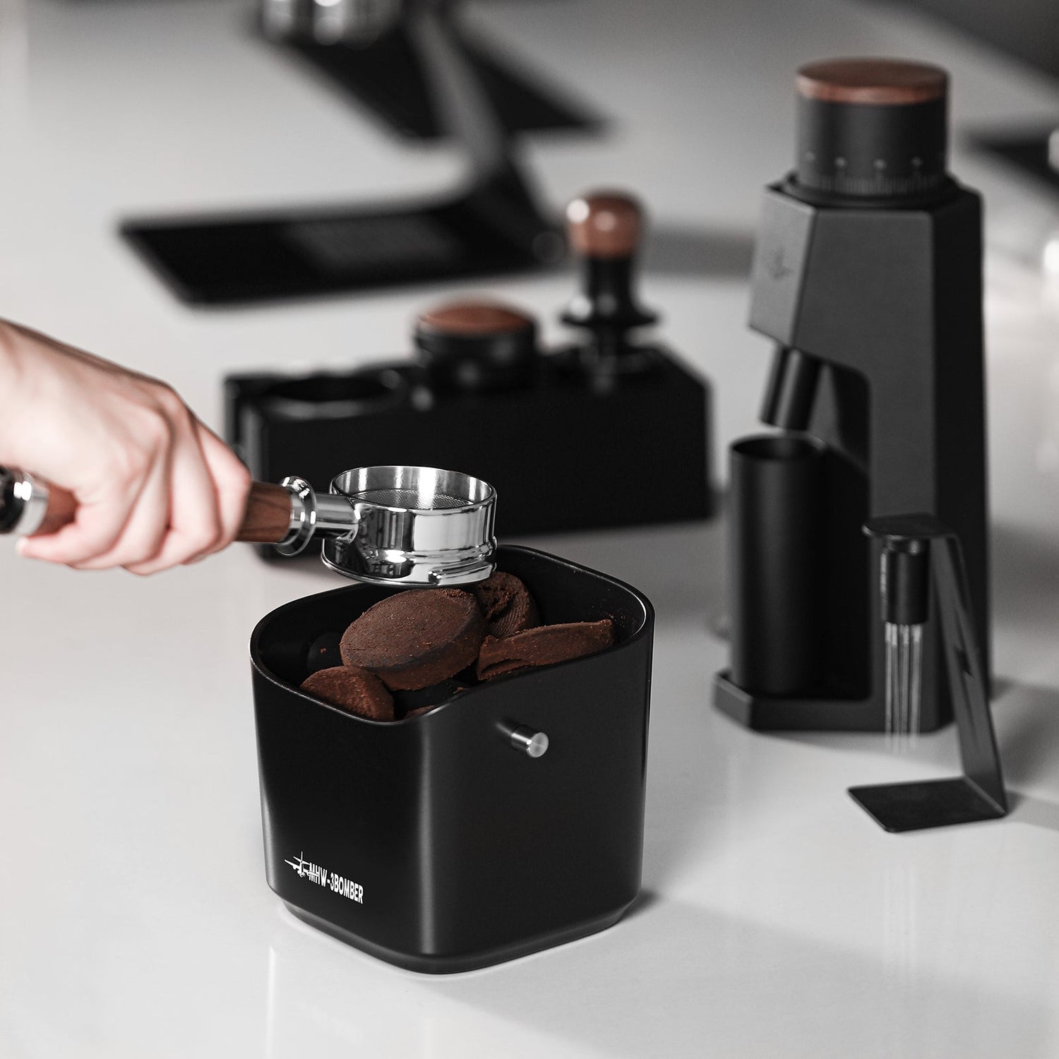 MHW-3BOMBER علبة قهوة اسبريسو مربعة الشكل 1200 مل