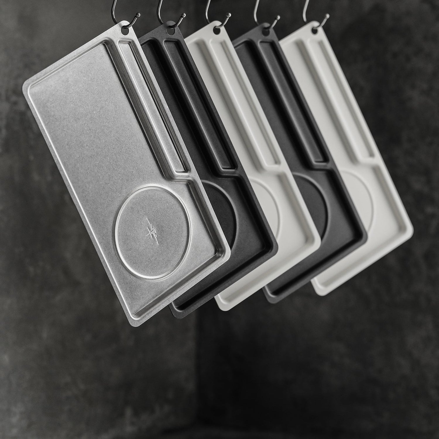 صينية MHW-3BOMBER Uni Series باللون الفضي المنقطة مقاس 28*15 سم