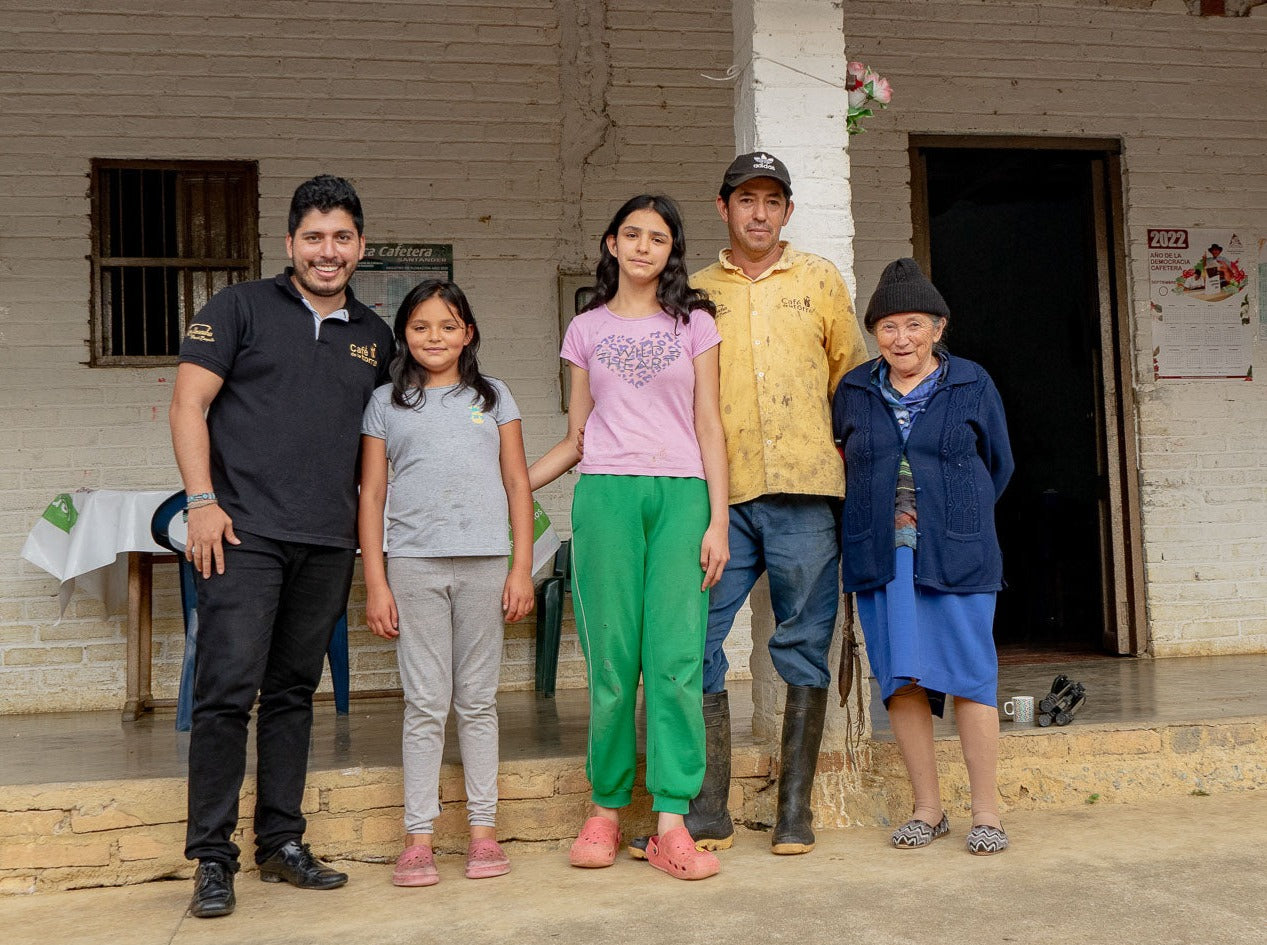 HERMANOS - Maria Torres